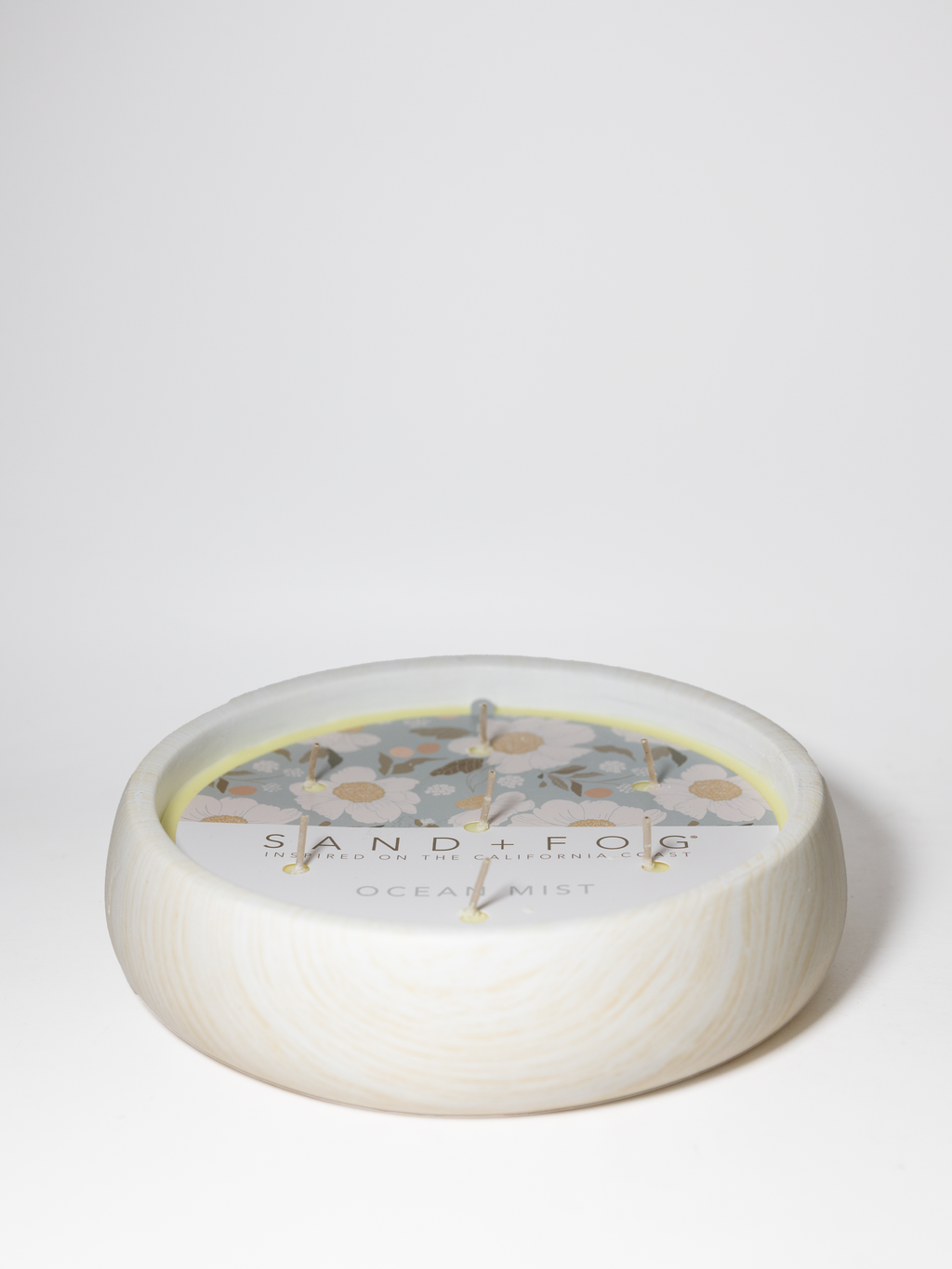 Hand-Poured Premium Cozy Ocean Mist 27 oz scented candle
