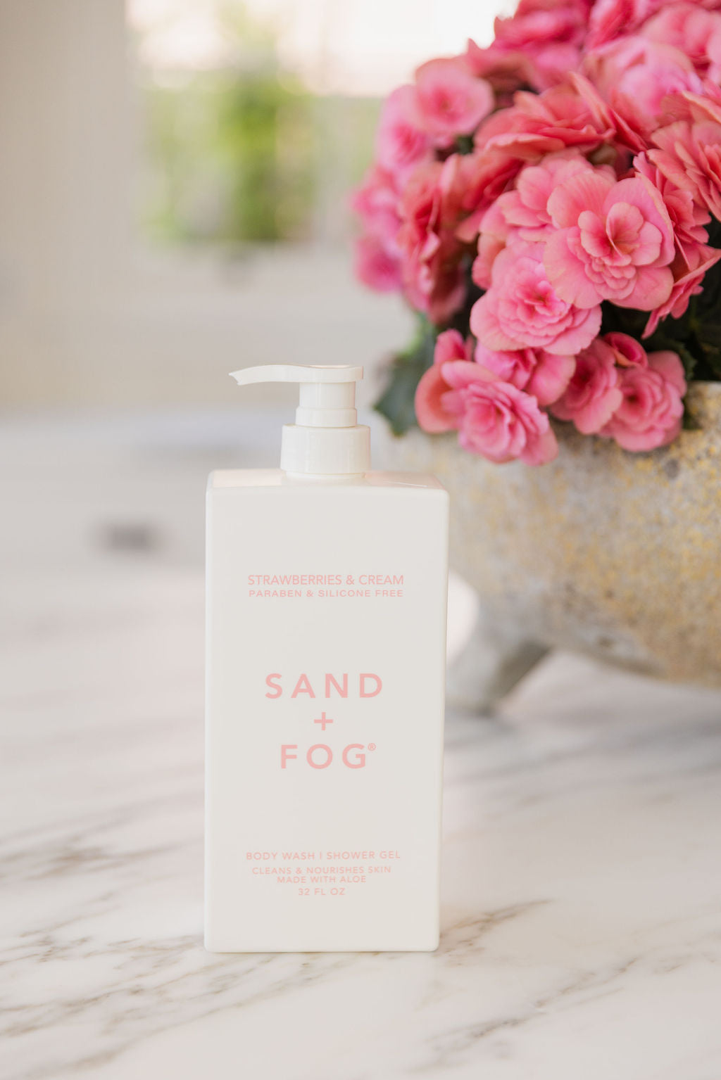 Daily Rejuvenating Nourishing Strawberries & Cream 32 oz Body Wash