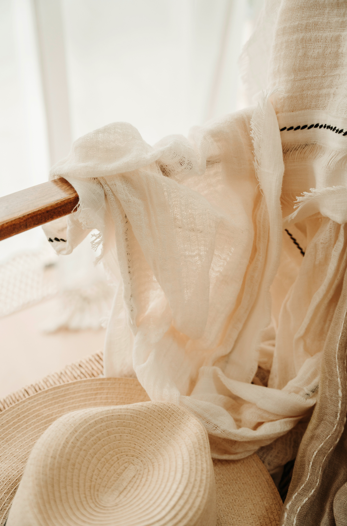 Hand-Poured Premium Cozy Cashmere & Linen 34 oz scented candle