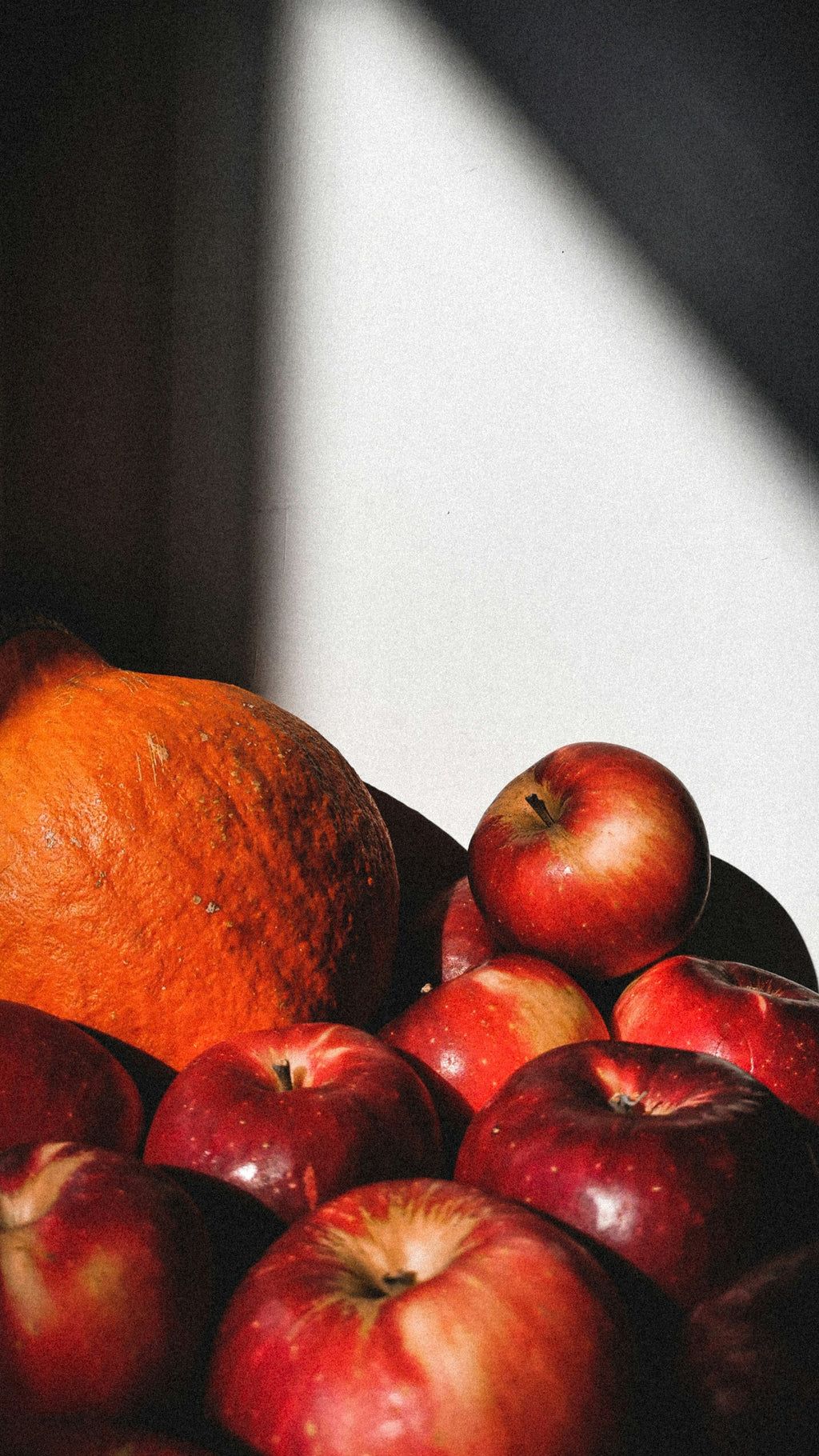 Hand-Poured Premium Cozy Pumpkin & Apple 12 oz scented candle