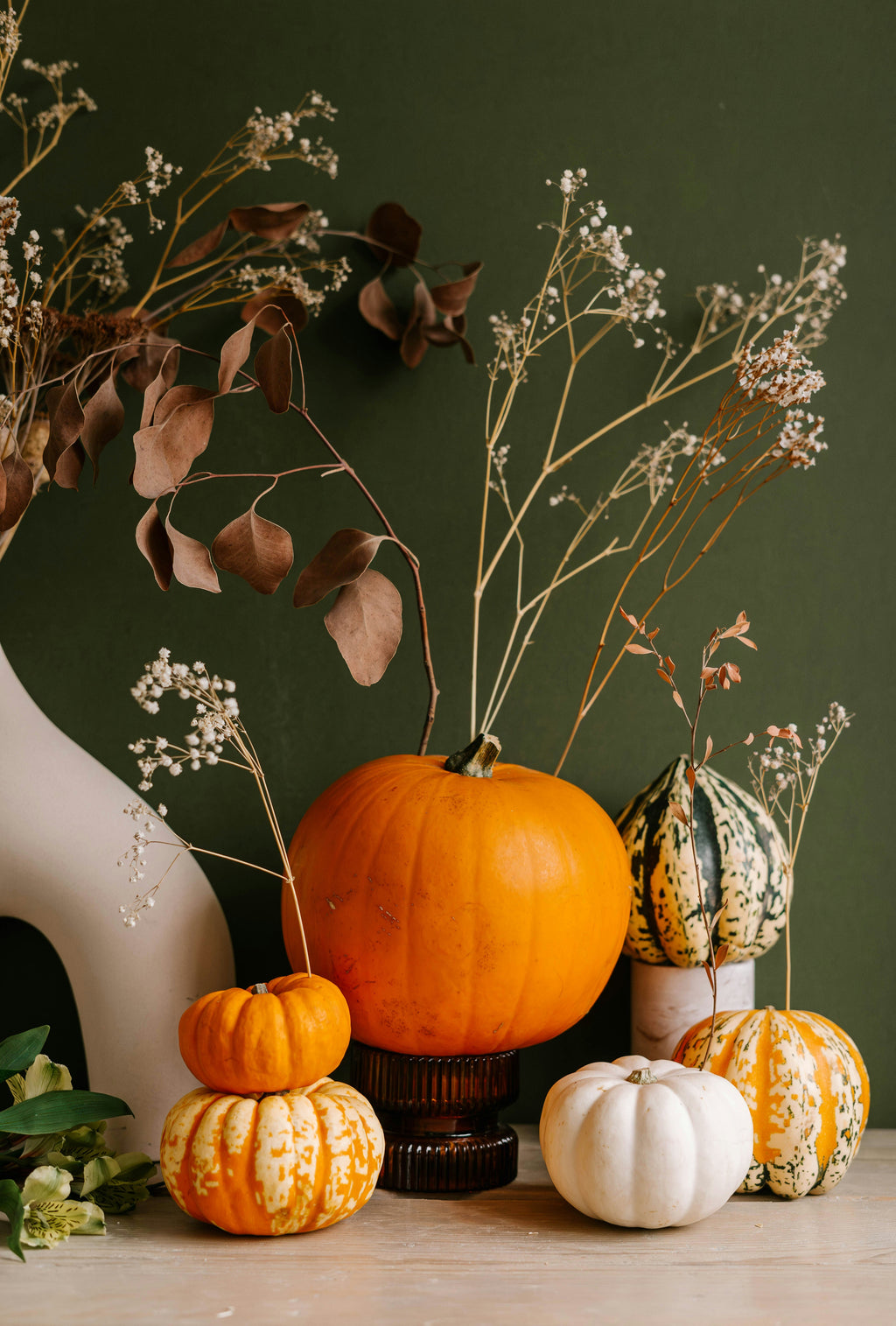 Hand-Poured Premium Cozy Pumpkin & Eucalyptus 21 oz scented candle